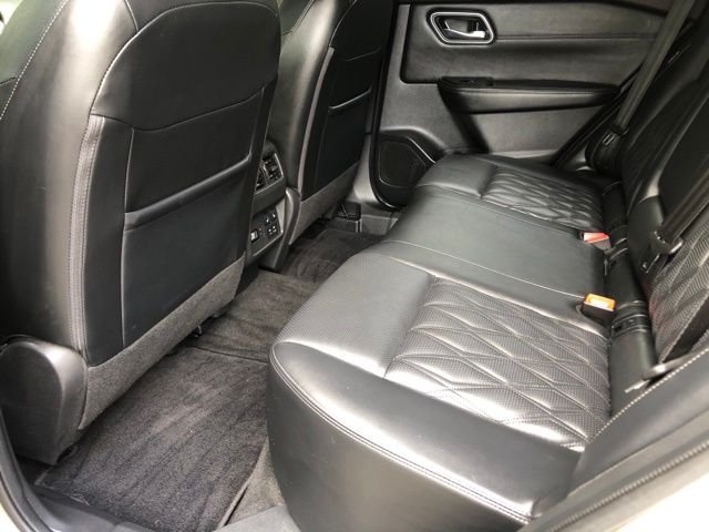 Used 2023 Champagne Silver Metallic Nissan Platinum image 20