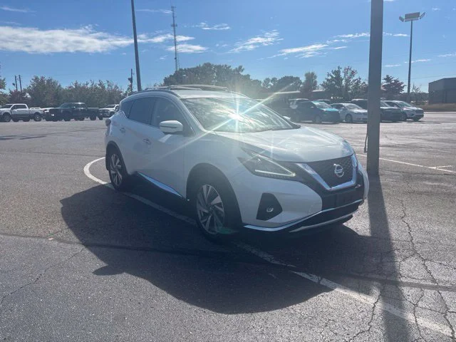 Used 2020 White Nissan SL image 1