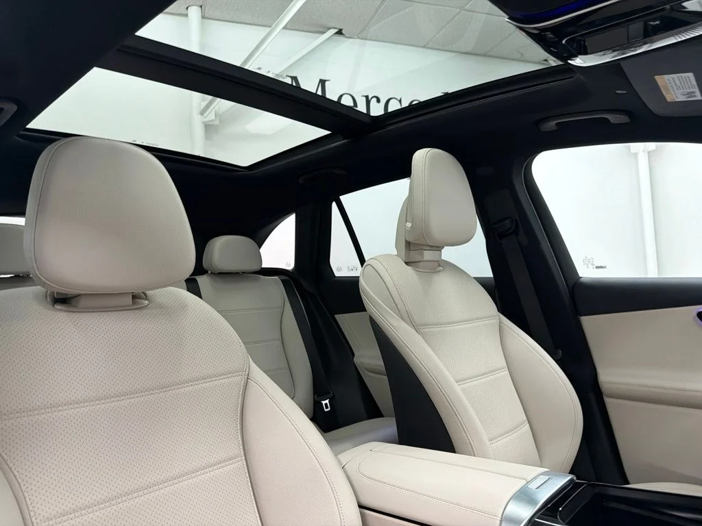 New 2027 White Mercedes-Benz GLC 300 image 27