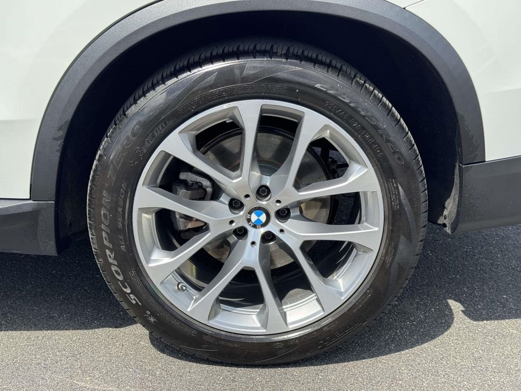 Used 2023 White BMW xDrive40i image 12