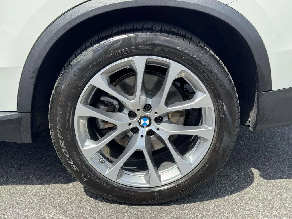 Used 2023 White BMW xDrive40i image 12