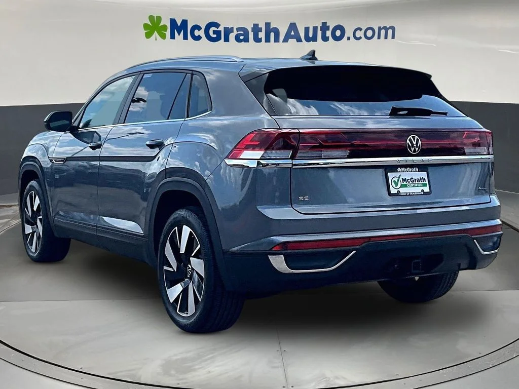 Certified Used 2025  Volkswagen 2.0T SE w/Technology image 5