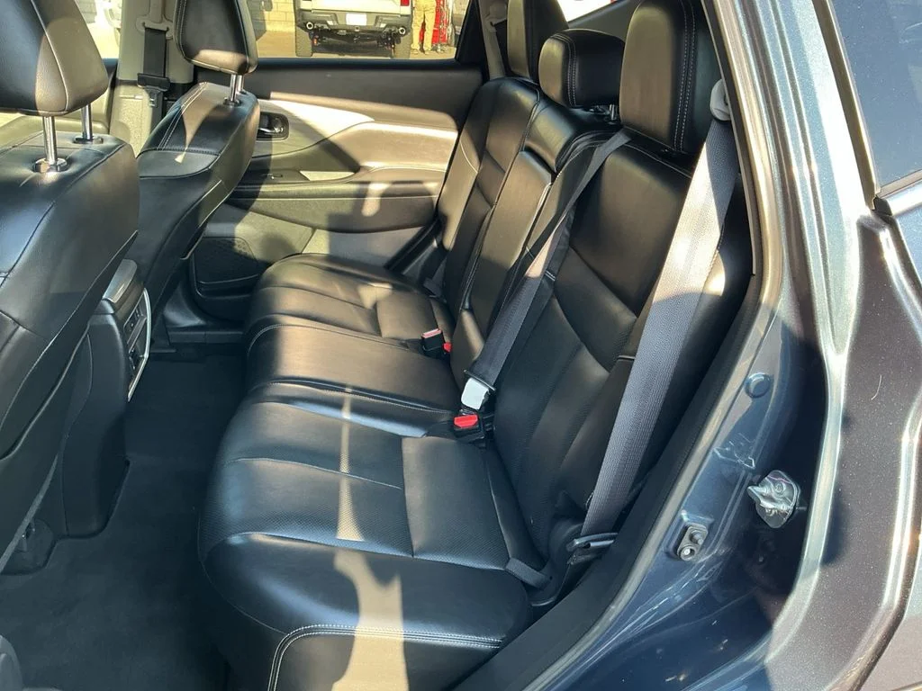 Used 2018 Blue Nissan SL image 28