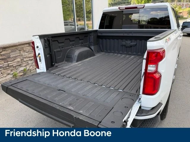 Used 2025 White Chevrolet RST image 43