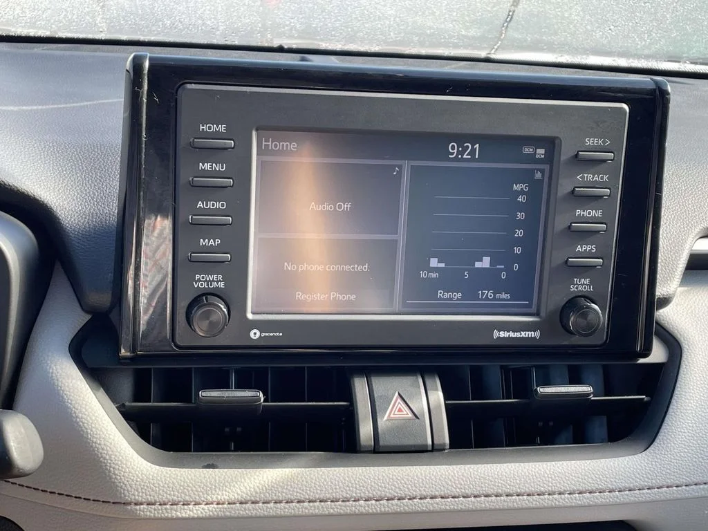 Used 2021  Toyota XLE image 23