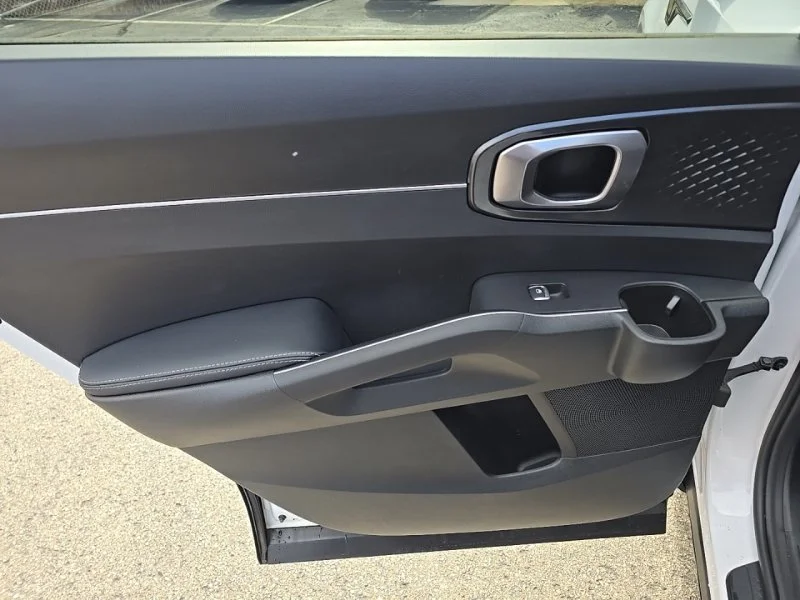 Used 2021 White Kia S image 27