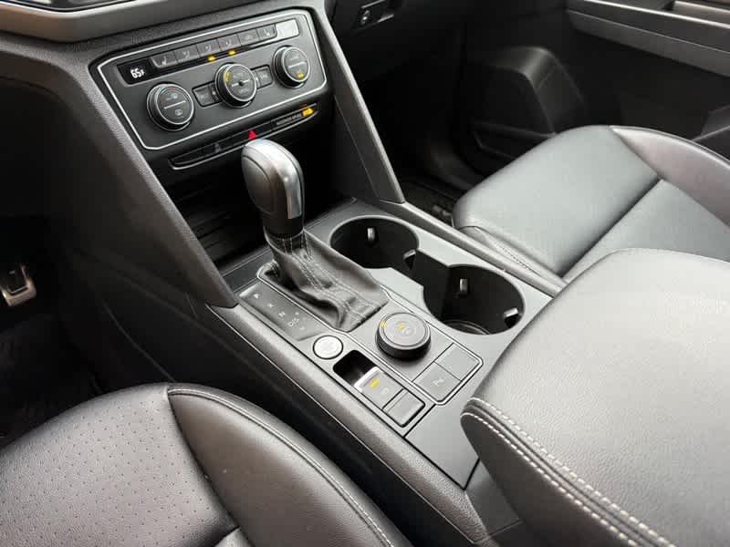 Used 2021 Pure White Volkswagen 3.6L V6 SE w/Technology R-Line image 23