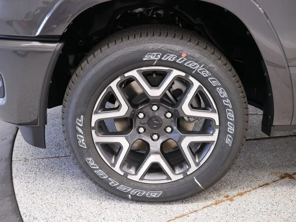 New 2026 Granite Crystal Metallic Clear-Coat Exterior Paint Ram Laramie image 10