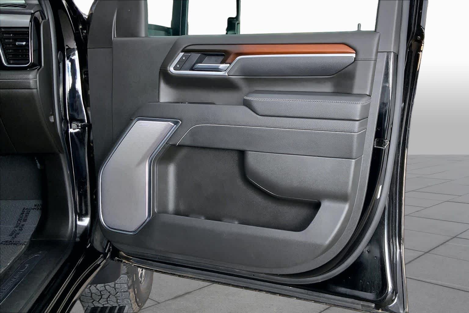 Used 2025 Onyx Black GMC Denali image 23