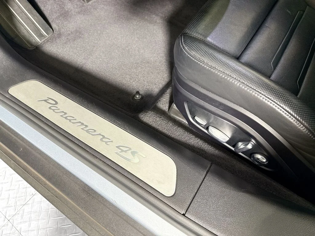 Used 2021 Dolomite Porsche 4S image 23