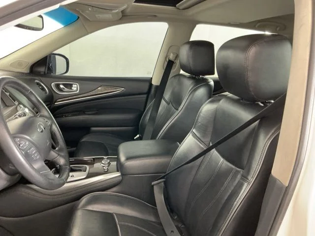Used 2015 White INFINITI Base image 16