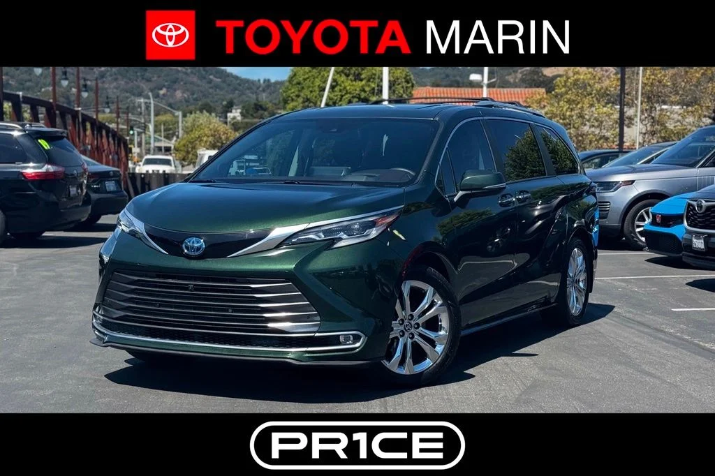 2022 Toyota Sienna Platinum FWD photo