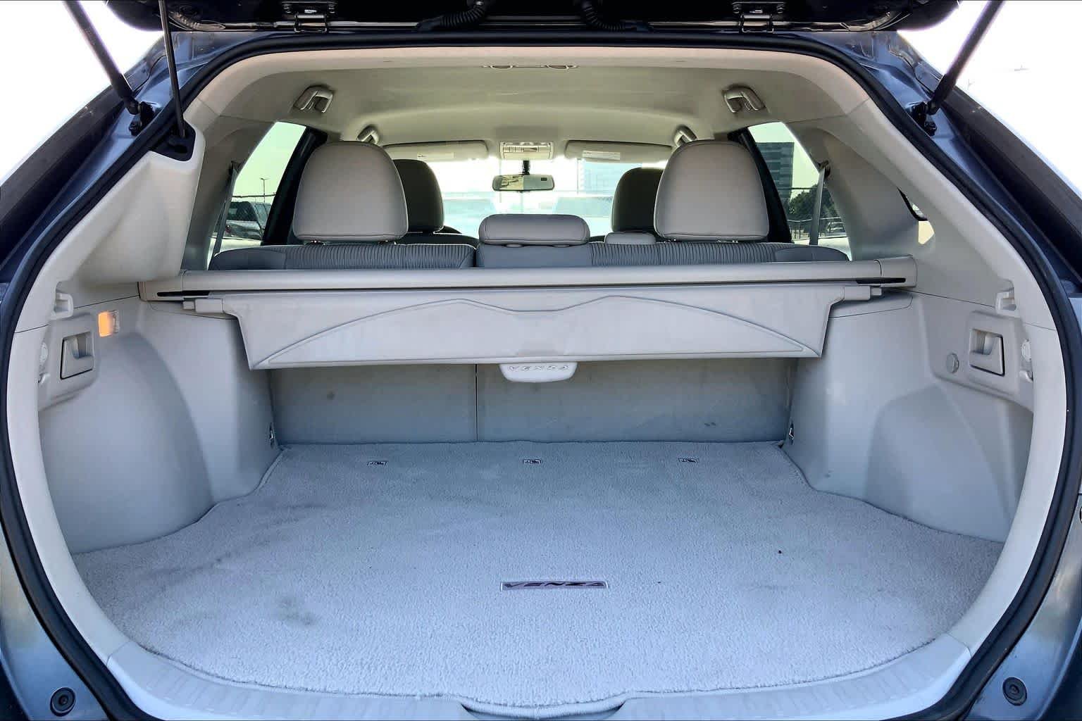 Used 2013 Magnetic Gray Metallic Toyota LE image 34