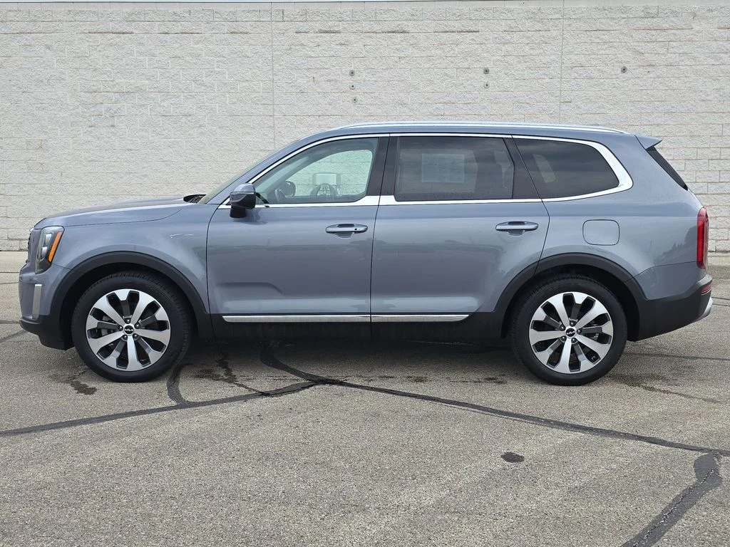 Used 2022 Silver Kia EX image 10