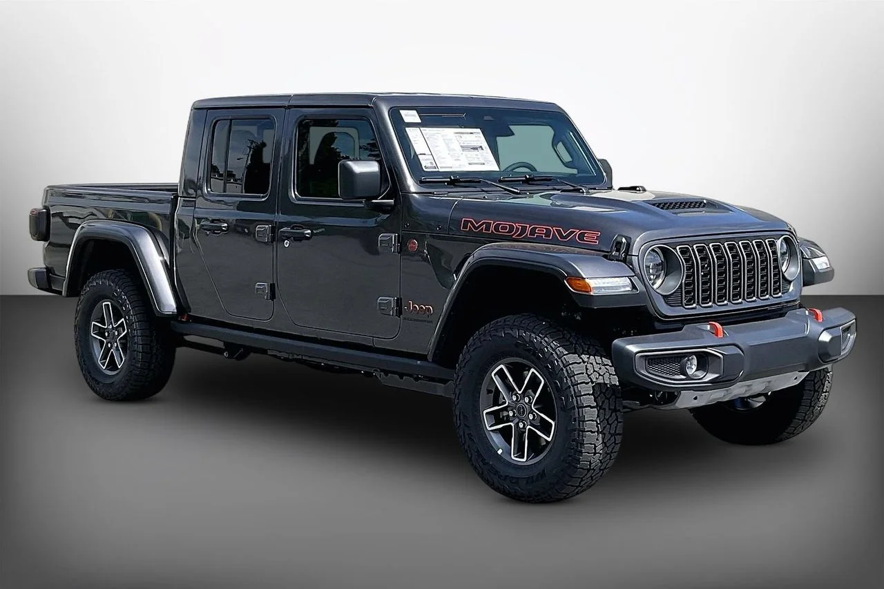 New 2026 Granite Crystal Metallic Clearcoat Jeep Mojave image 1