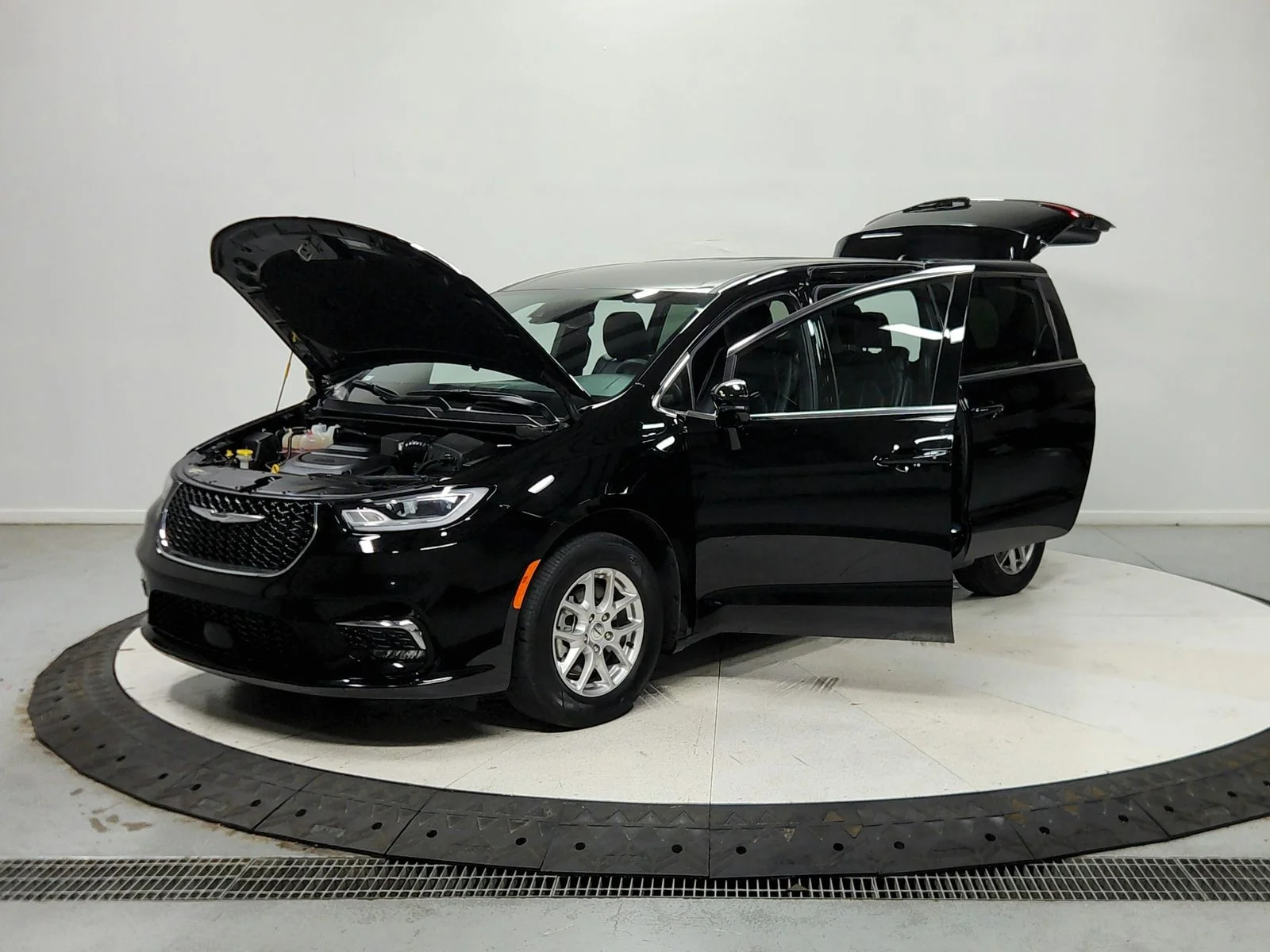 Used 2025 Black Chrysler Select image 12