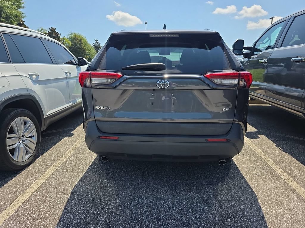 Used 2021  Toyota LE image 4