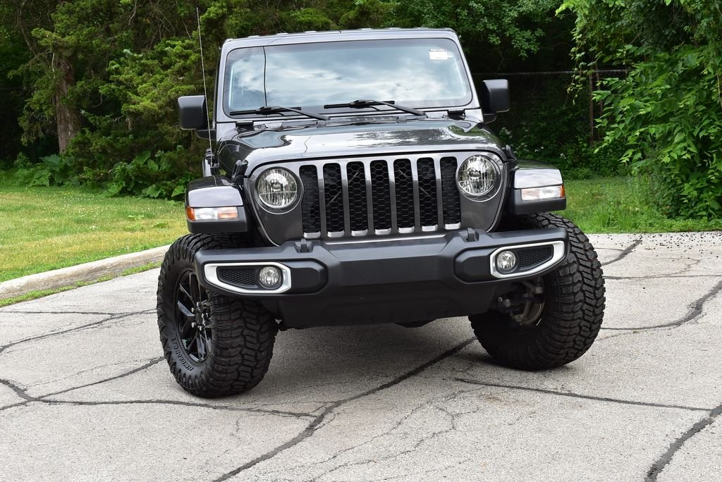Used 2022 Crystal Metallic Jeep Sport image 4