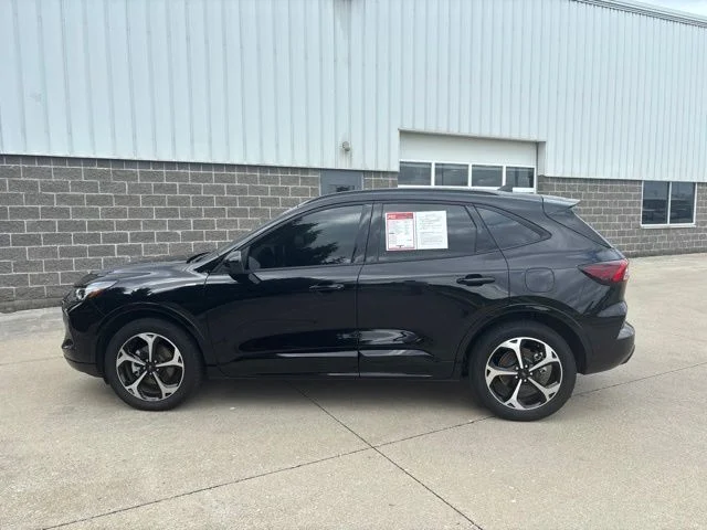 Used 2025 Agate Black Metallic Ford ST-Line Elite image 9