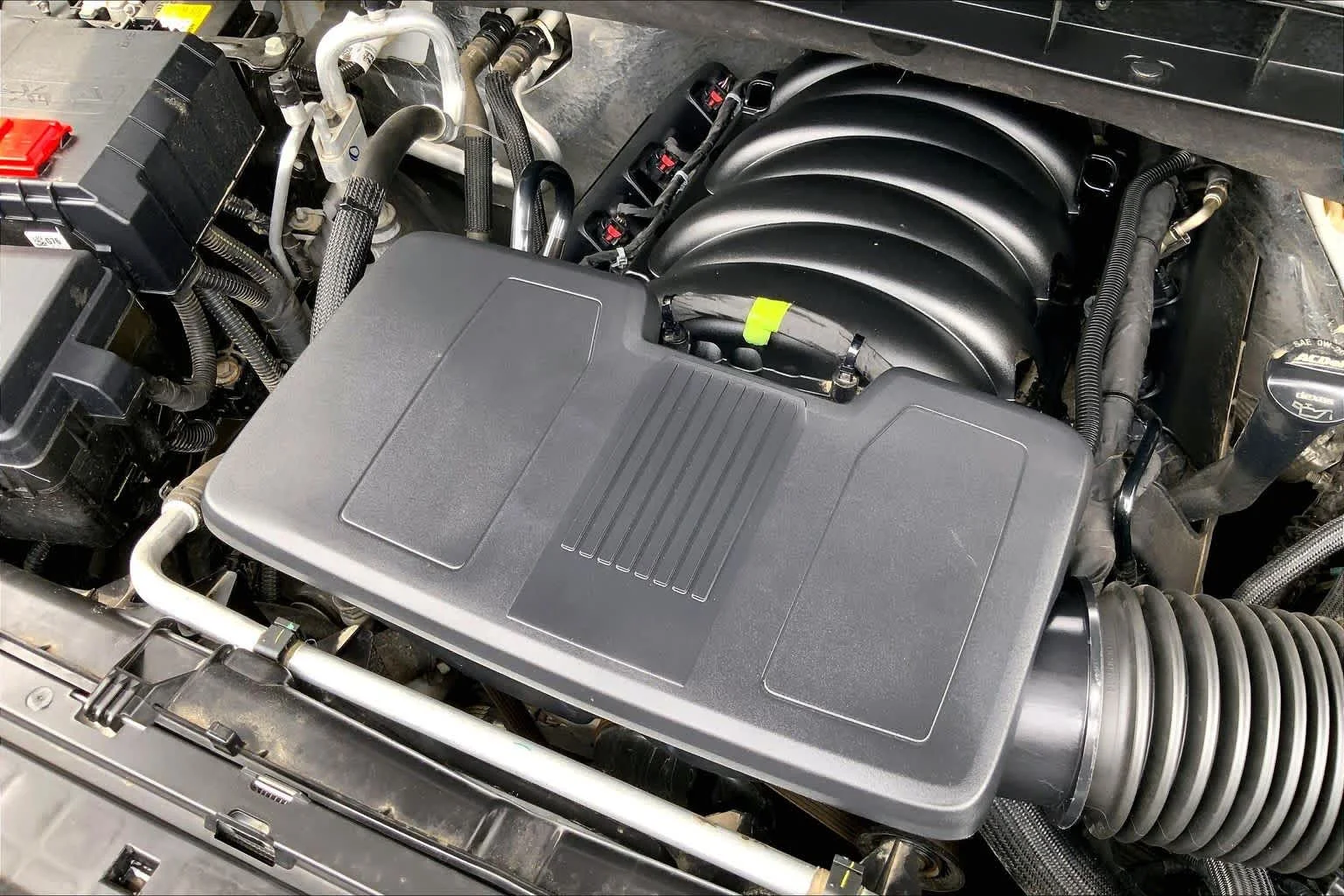 Used 2024 Summit White GMC Elevation image 33