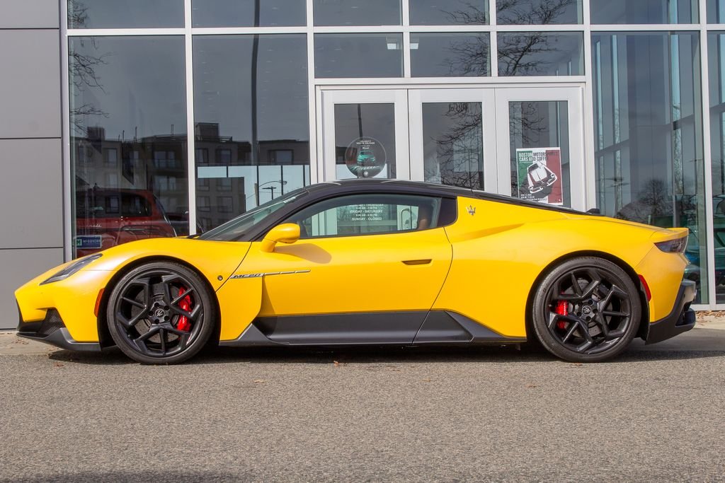 Used 2022 Yellow Maserati Base image 8