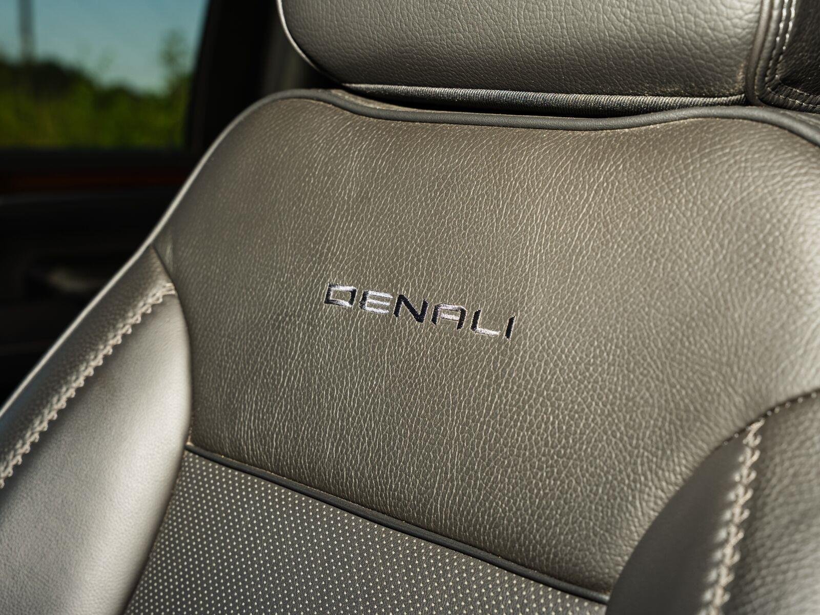 Used 2025 Onyx Black GMC Denali image 29