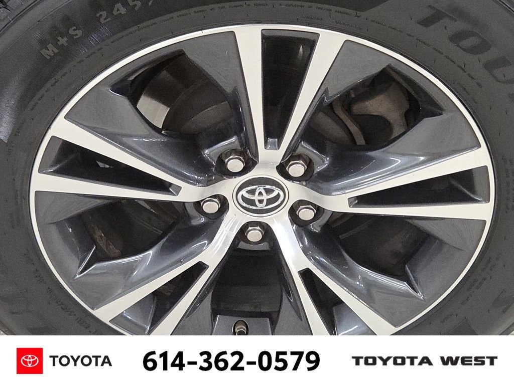 Used 2016 White Toyota XLE V6 image 11