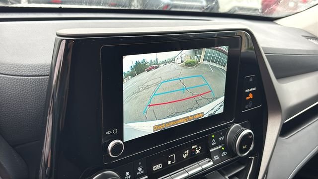 Used 2025 Pearl Toyota LE image 21