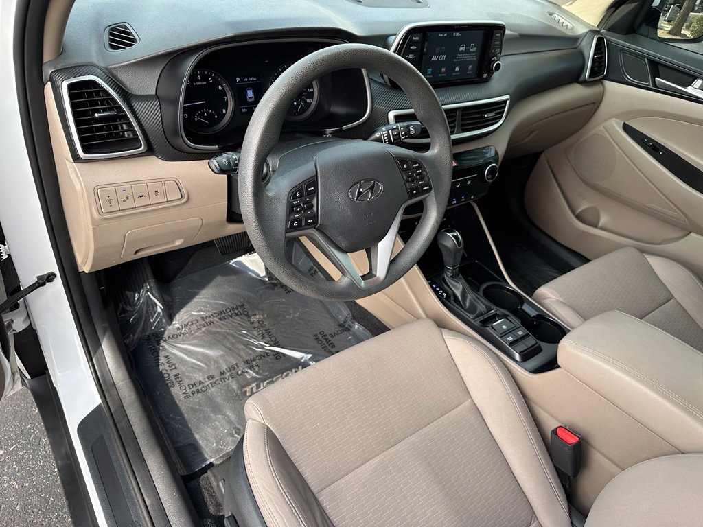 Used 2019 White Hyundai Value image 5