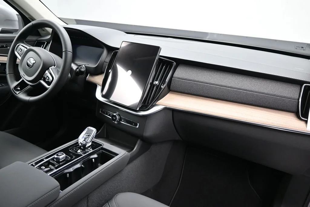 Used 2026 Aurora Silver Volvo Core image 21