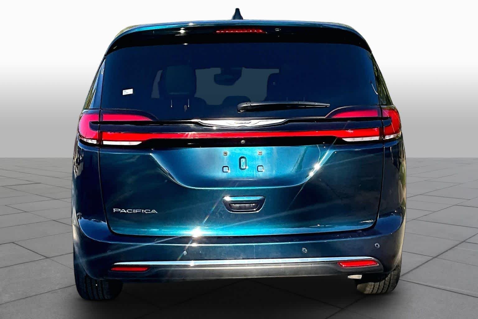 Used 2025 Fathom Blue Pearlcoat Chrysler Select image 5