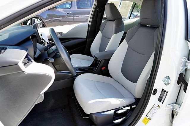 Used 2021 White Toyota L image 13