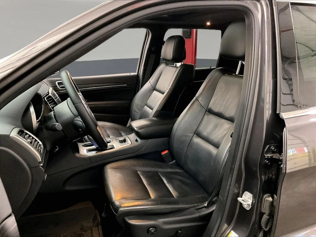 Used 2020 Gray Jeep Limited image 28