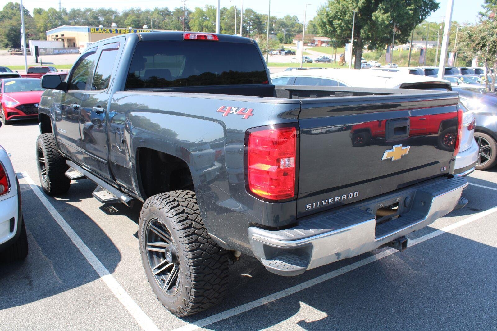 Used 2019 Graphite Metallic Chevrolet LT image 8