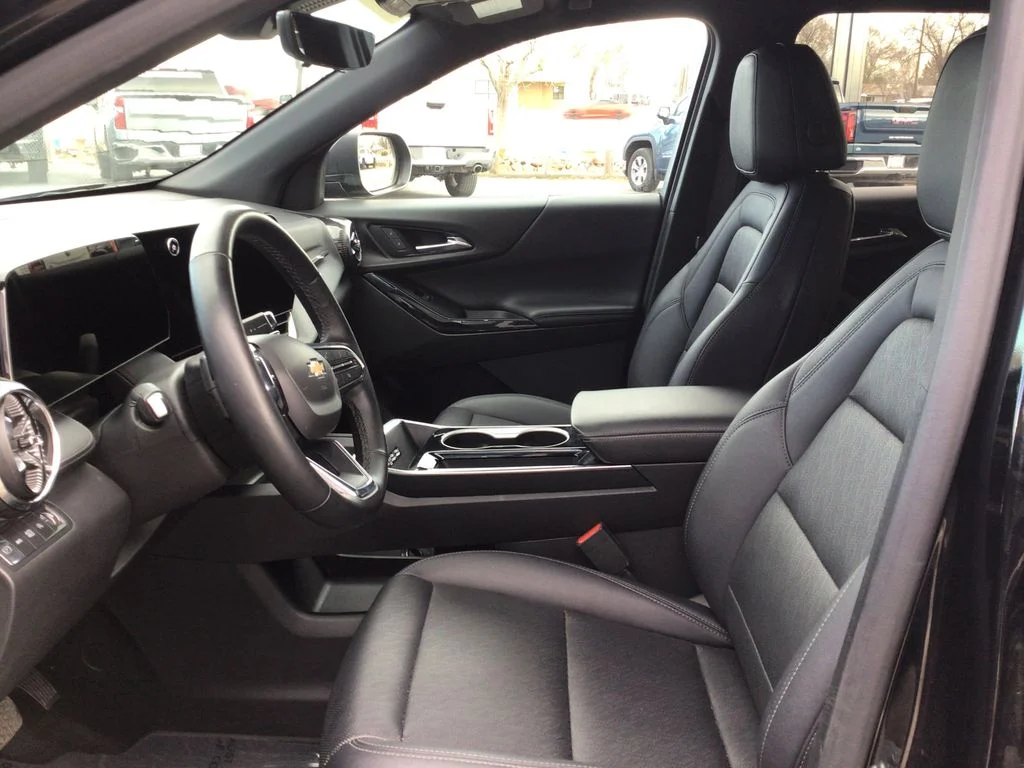 Used 2025 Mosaic Black Metallic Chevrolet LT image 10