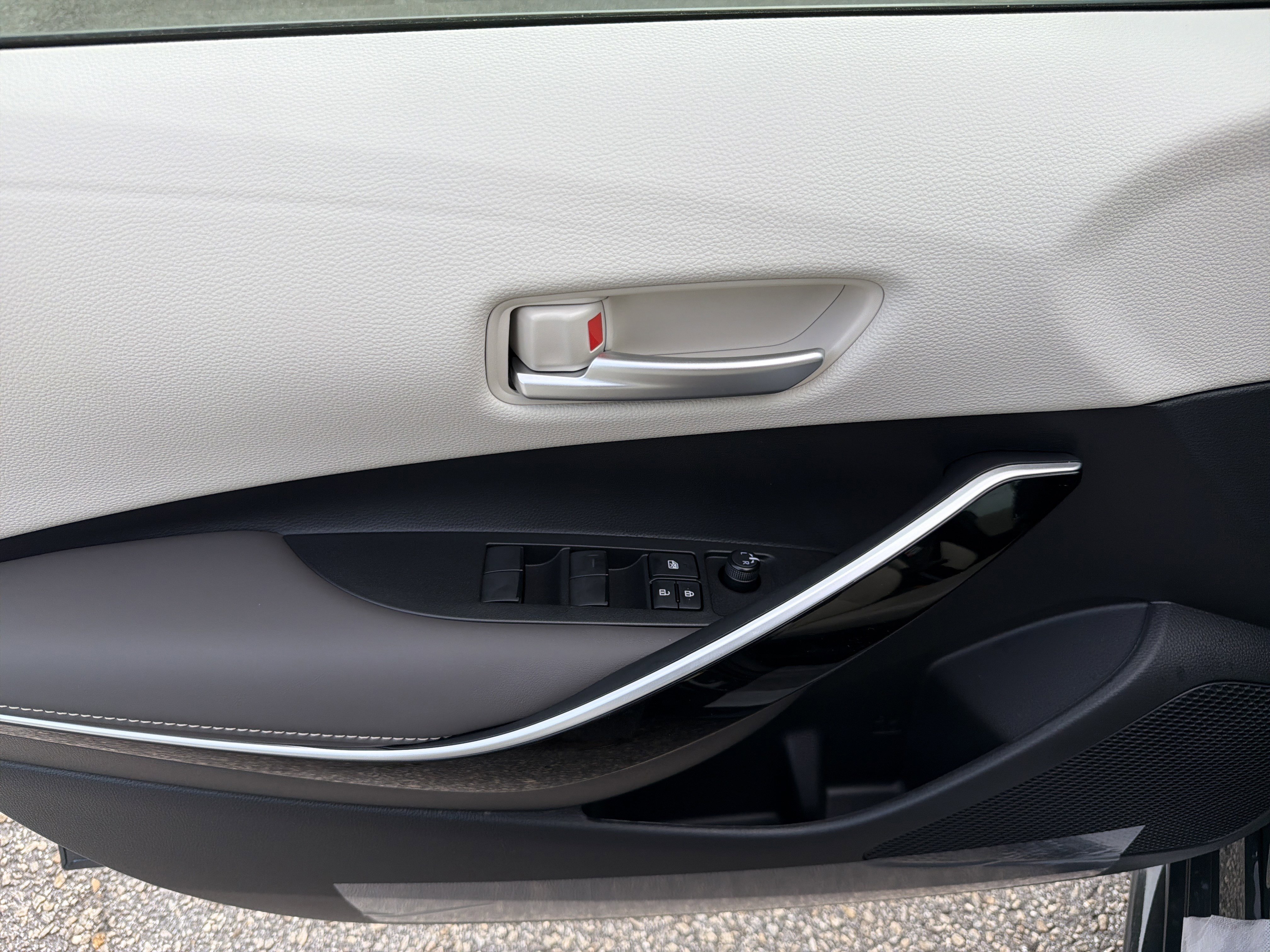 New 2026 Underground Toyota Hybrid XLE image 10