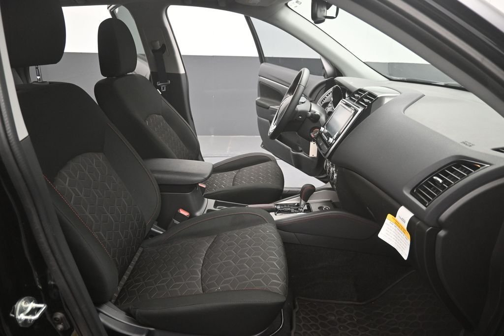 Used 2025  Mitsubishi 2.0 S image 14