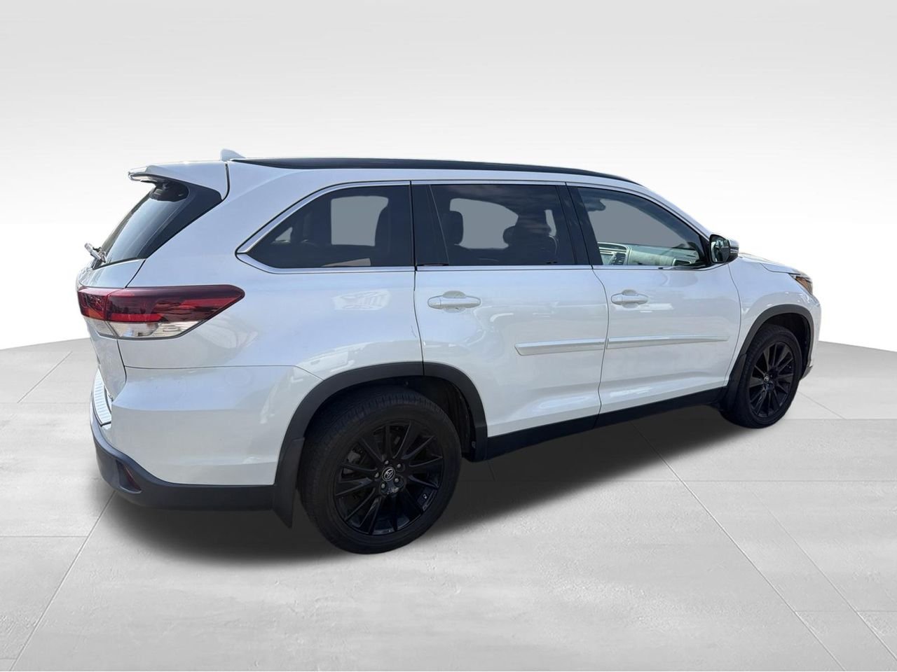 Used 2019 White Toyota SE image 5