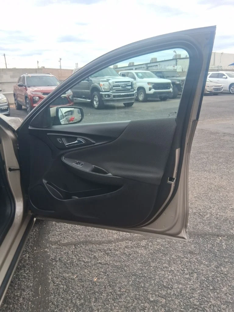 Used 2024 Gray Chevrolet LT image 5