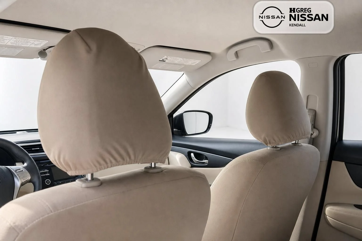 Used 2016 Red Nissan S image 11