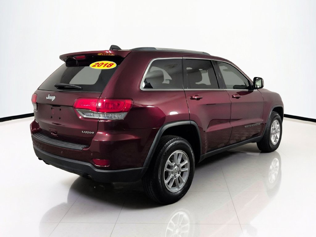Used 2018 Red Jeep Laredo E image 6
