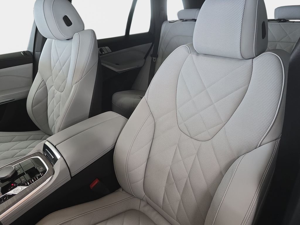 New 2026 Dravit Grey Metallic BMW sDrive40i image 9