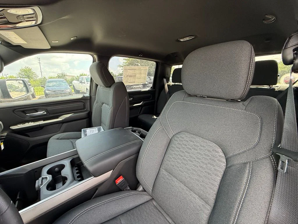 New 2026 Diamond Black Crystal Pearl-Coat Exterior Paint RAM Express image 14