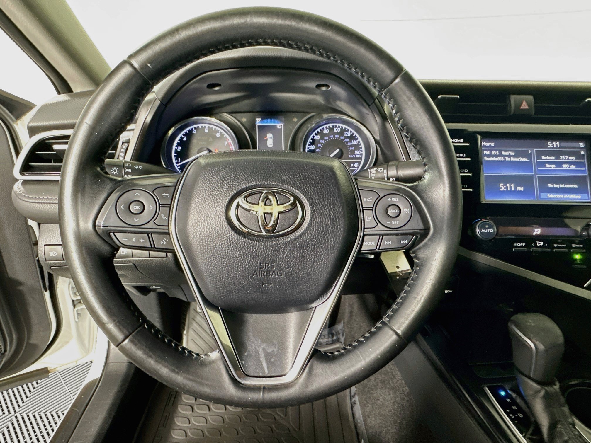 Used 2018 Super White Toyota SE image 15