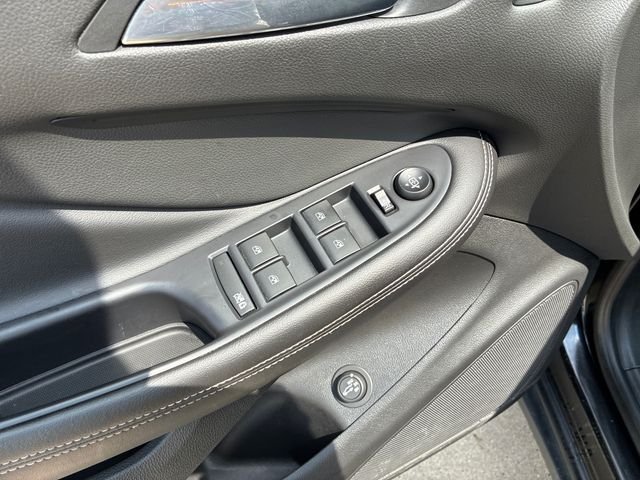 Used 2019 Black Buick Essence image 21