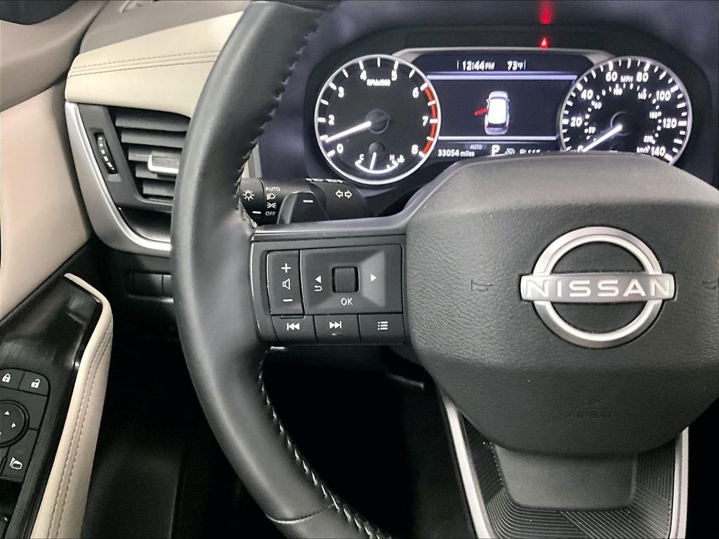 Used 2025 Everest White Pearl Nissan SV image 23