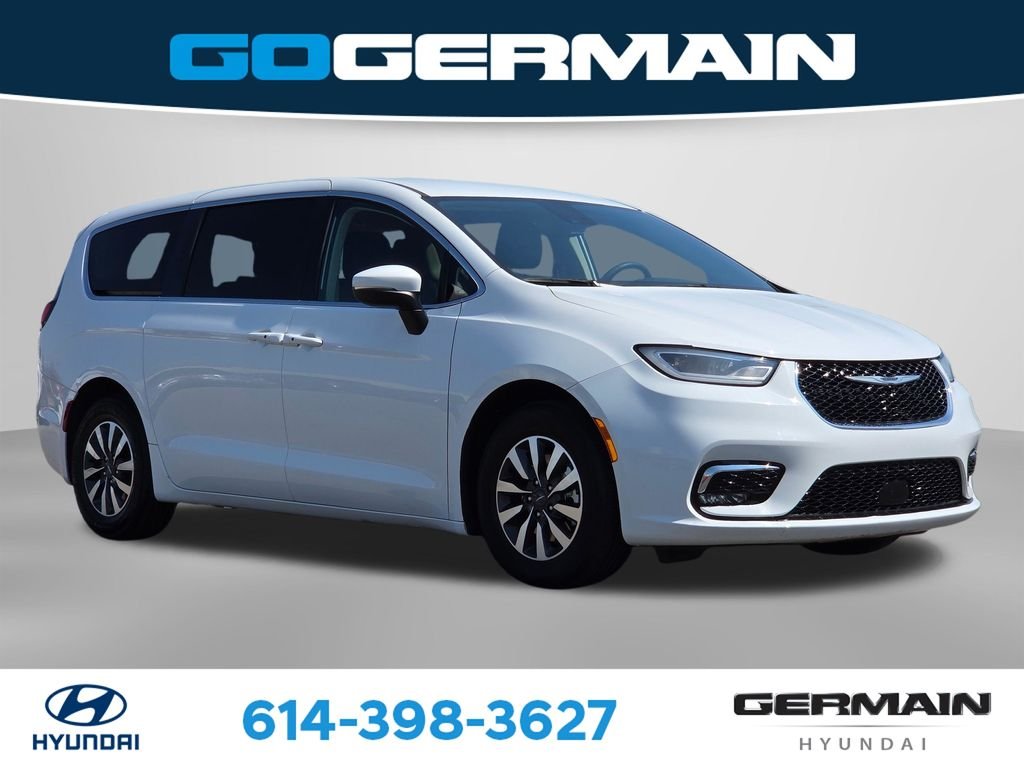 Used 2023 White Chrysler Touring L image 4