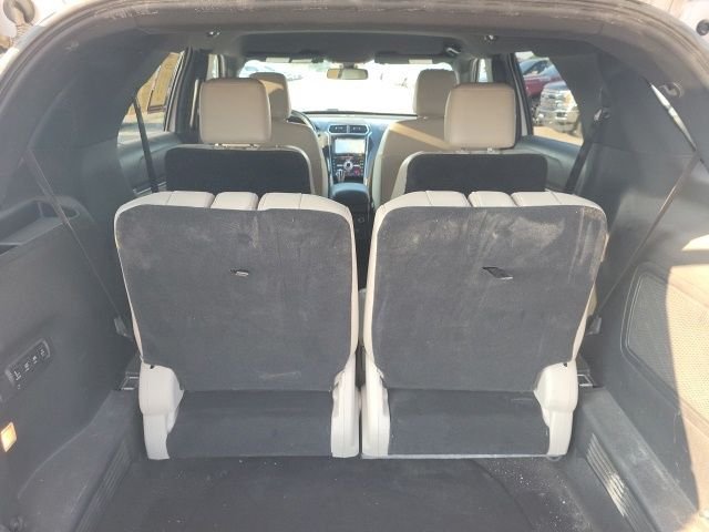 Used 2018 White Platinum Clearcoat Metallic Ford Limited image 25