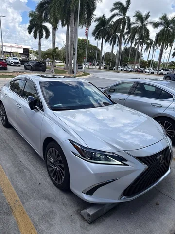 2024 Lexus ES 300h Luxury