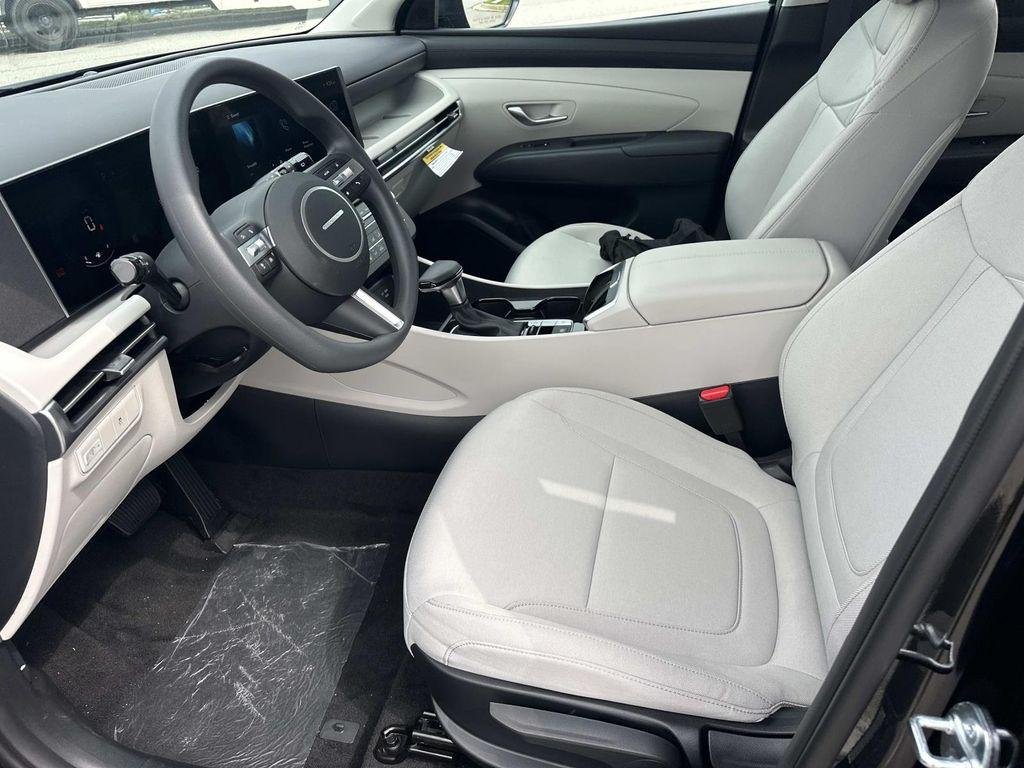 New 2026 Black Hyundai SE FWD image 16